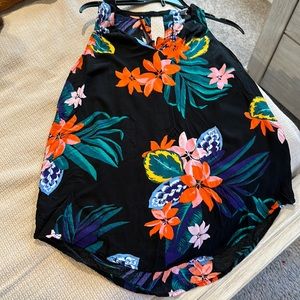 Old Navy blouse tank with flowers